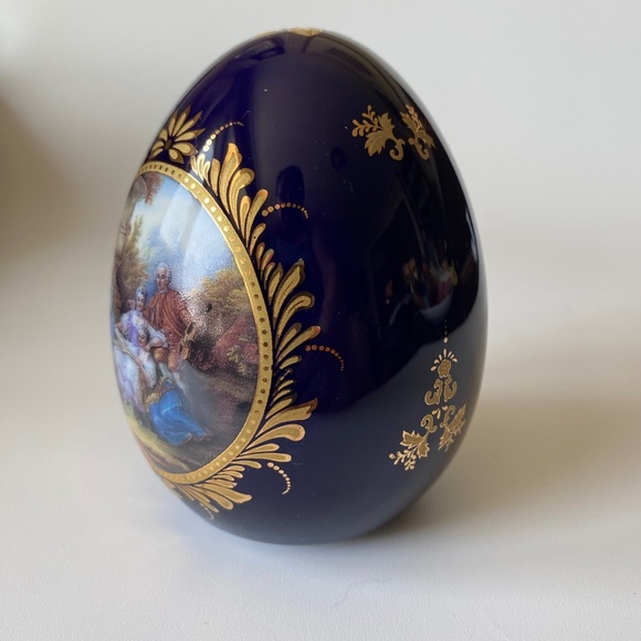 Vintage Limoges Porcelain Egg with Courting Couple Scene Gilded Collectible - Picture 10 of 12